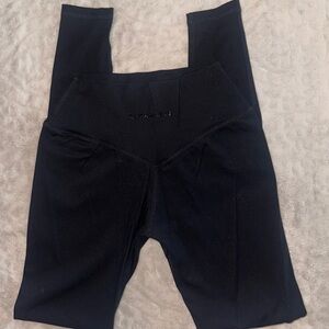 ALPHALUX WONDER LEGGING 27". NWOT never worn!